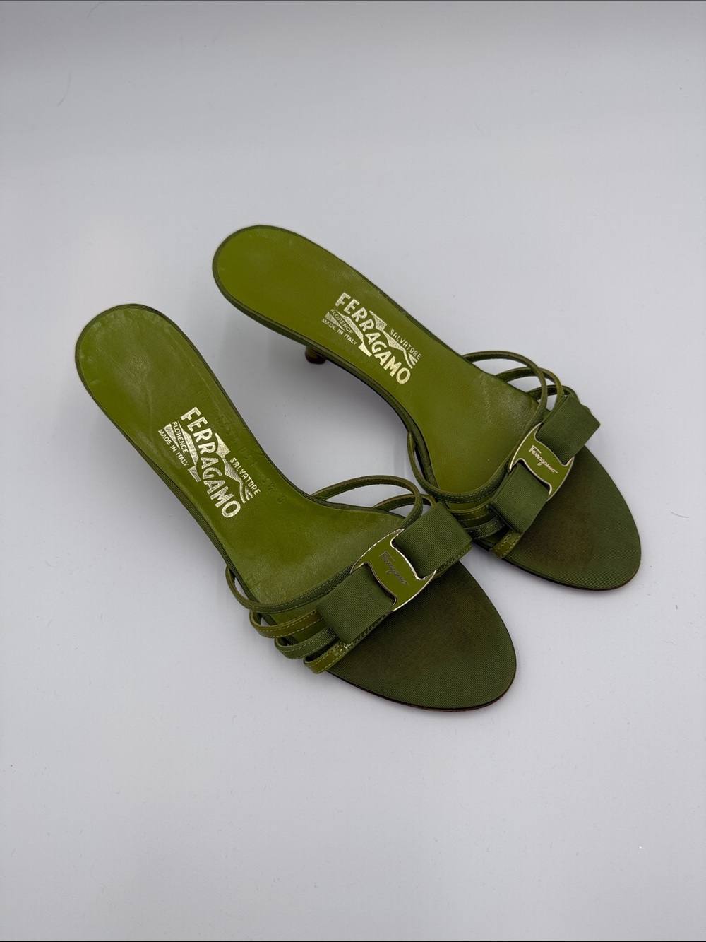 Salvatore Ferragamo Green Bow Slide Heels Size 9.5